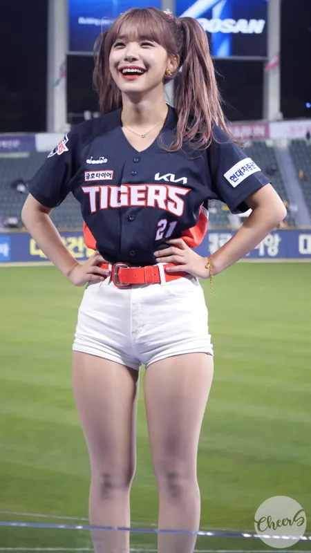 Korean cheergirl LeeDaHye dance. High resolution images 6