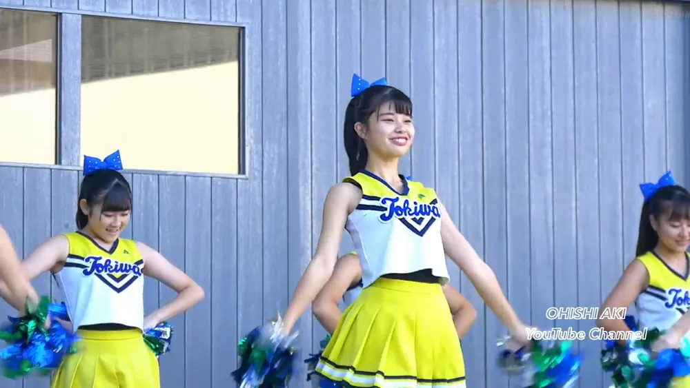 dance by japanse high school girls is so sexy. Ponytail and mini skirt 2