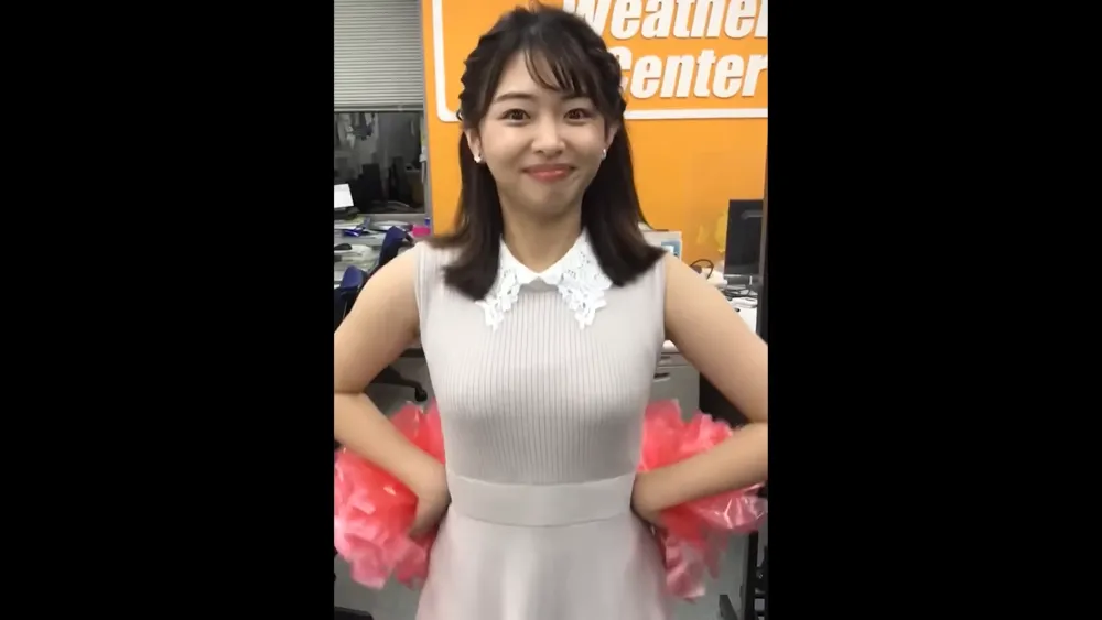 WeatherNews announcer Akiko Kadota's sexy outfit 14