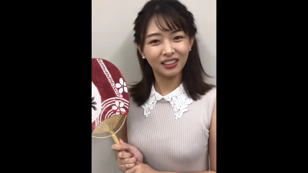 WeatherNews announcer Akiko Kadota's sexy outfit 5