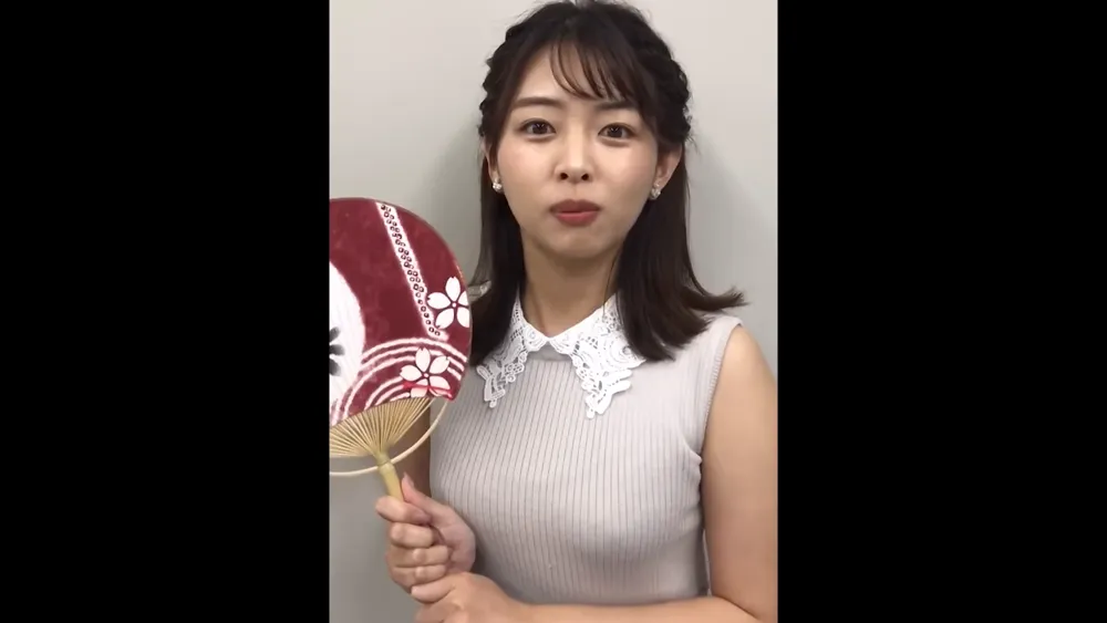 WeatherNews announcer Akiko Kadota's sexy outfit 8