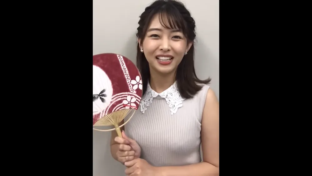 WeatherNews announcer Akiko Kadota's sexy outfit 9