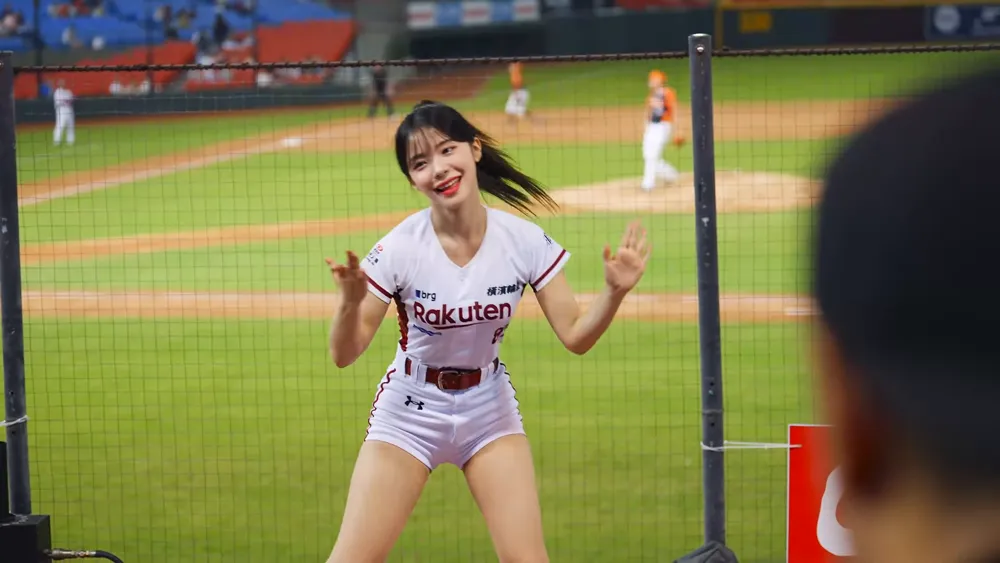 Lee DaHye ,cheerleader from Rakuten,dance, butt 10