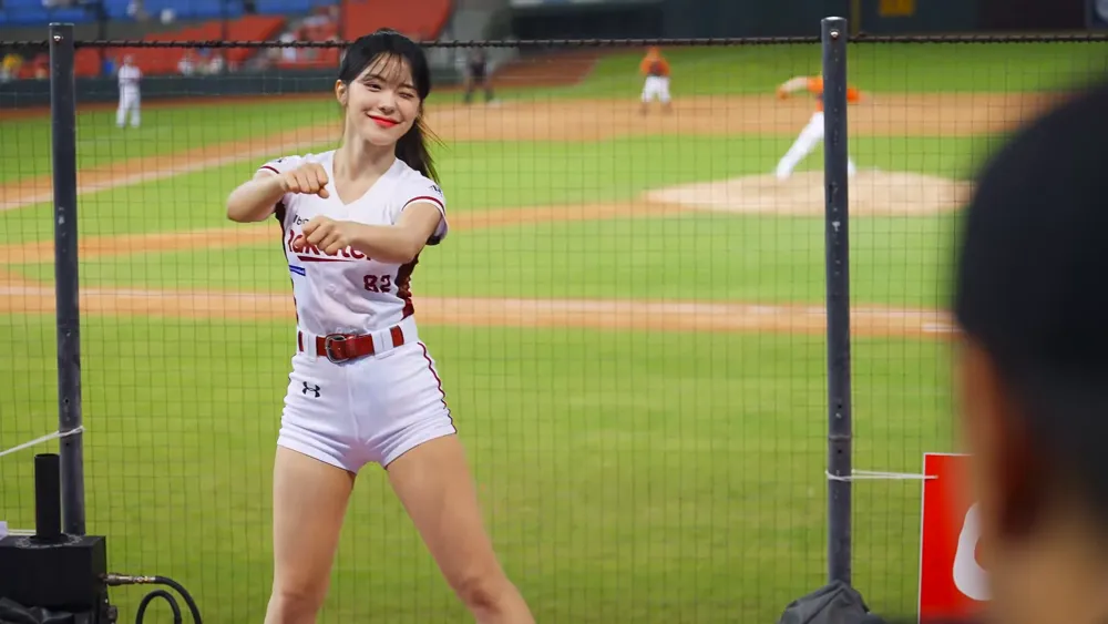 Lee DaHye ,cheerleader from Rakuten,dance, butt 13