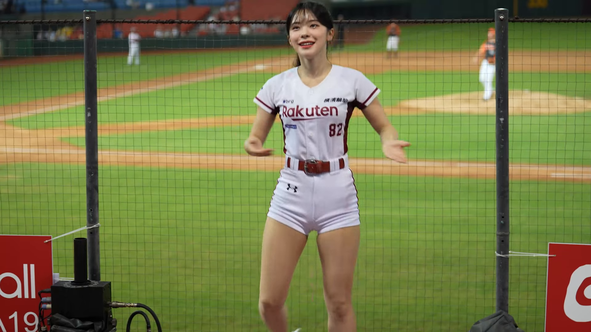 Lee DaHye ,cheerleader from Rakuten,dance, butt 3