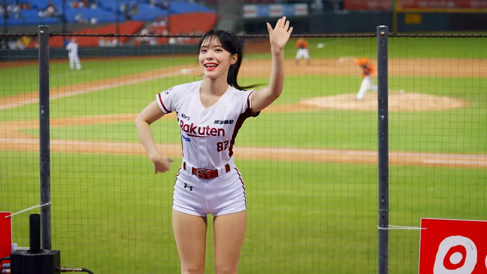 Lee DaHye ,cheerleader from Rakuten,dance, butt 7